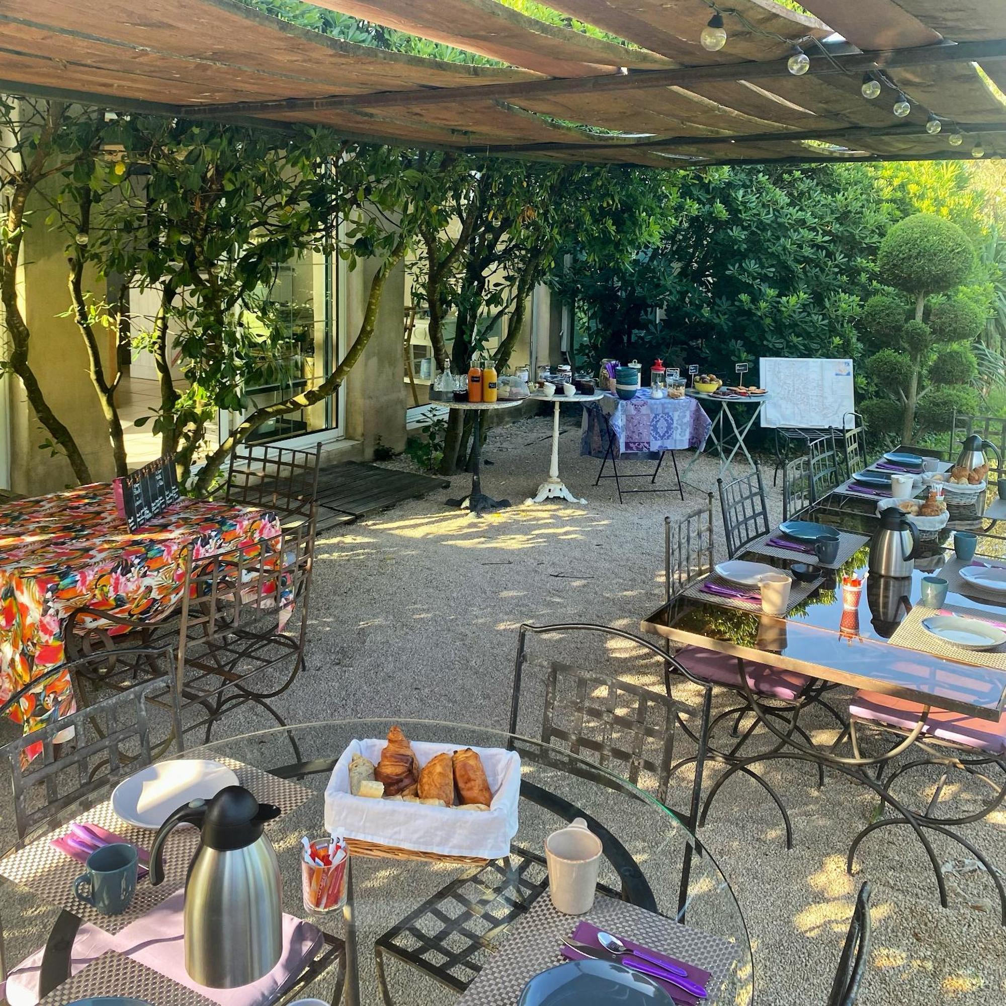 Mas Les Fleurs D'Hilaire Bed & Breakfast Monteux Exterior foto