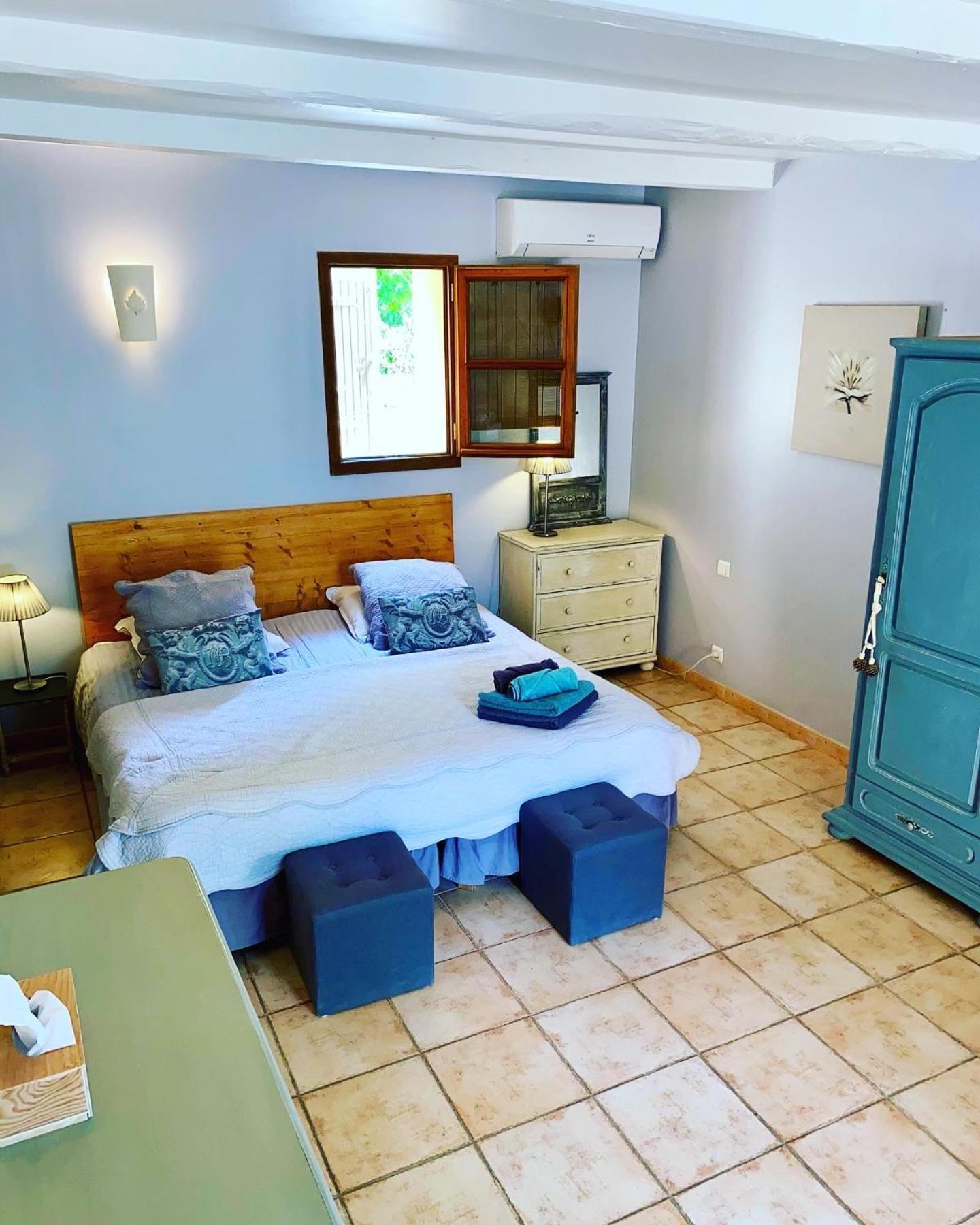 Mas Les Fleurs D'Hilaire Bed & Breakfast Monteux Exterior foto
