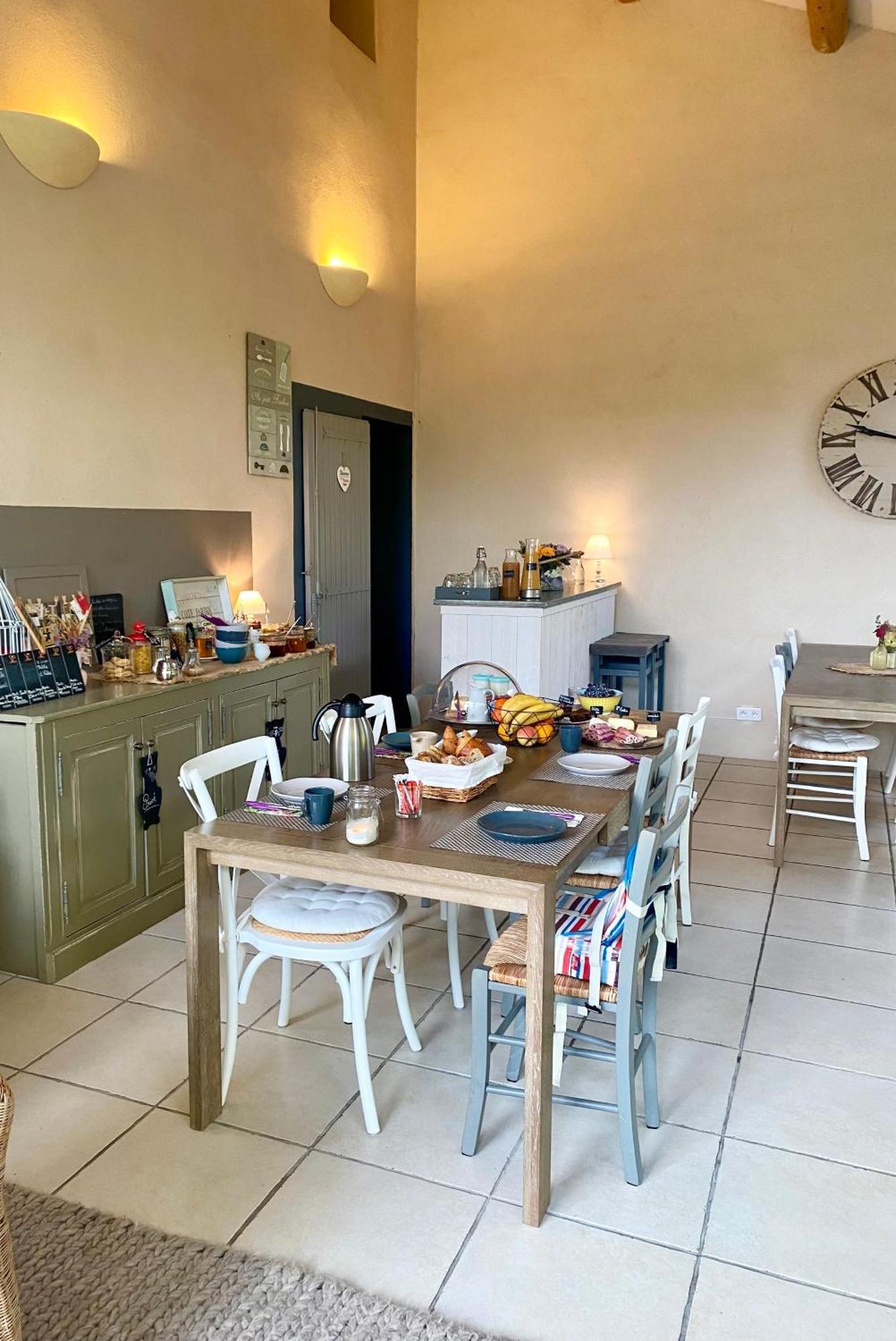 Mas Les Fleurs D'Hilaire Bed & Breakfast Monteux Exterior foto